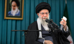 رهبر انقلاب: خالی کردن دل مردم در داخل کشور جرم است. باید دنبال شود.