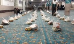 یلدا بهانه‌ای برای همدلی؛ بسته‌های یلدایی خادمیاران رضوی به دست نیازمندان رسید