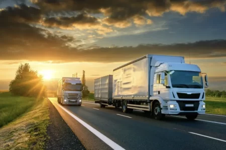 فعالیت ۲۶ هزار و ۷۰۰ راننده در حوزۀ حمل‌ونقل استان؛ بیمه، مالیات و تأمین وسایل مهم‌ترین چالش رانندگان کرمانی