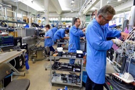 فراخوان وزیر کار؛ کارشناسان پیشنهادات خود را دربارۀ دستمزد سال آینده ارائه دهند