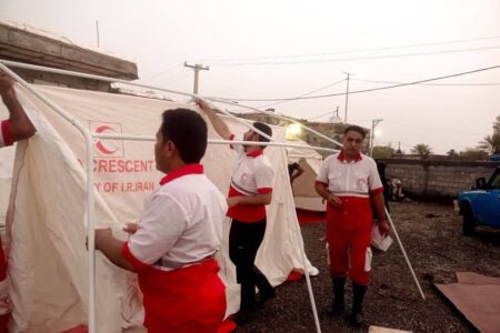 امدادرسانی هلال‌احمر به ۱۰۰ نفر متاثر از سیل در قلعه‌گنج