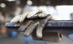 رئیس کمیسیون صنعت اتاق بازرگانی ایران هشدار داد؛ موج بزرگ بیکاری در ایران به دلیل کمبود برق