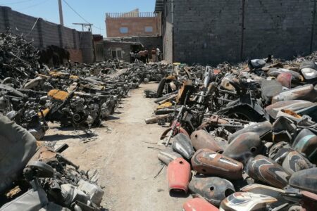 در راستای اجرای طرح ساماندهی کارگاه‌های بازیافتی صورت گرفت؛ پلمب مراکز ضایعاتی غیرمجاز در محدودۀ شرف‌آباد کرمان