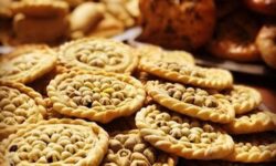 استاندار کرمان در بازدید نخستین جشنواره «کلمپه» مطرح کرد؛ برندسازی و بسته‌بندی شیرینی‌جات کرمان حمایت شود