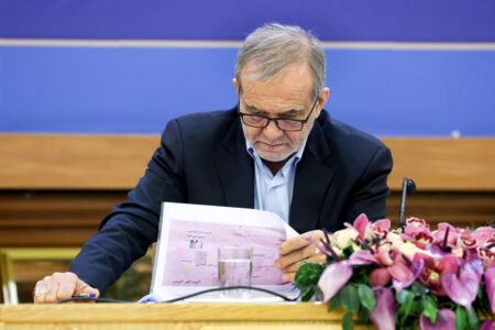 پزشکیان: موانع قانونی اختیارات استانداران را رفع می‌کنیم