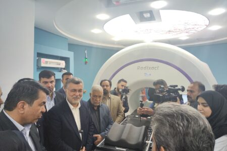 با حضور وزیر بهداشت صورت گرفت؛ رونمایی از پیشرفته‌ترین دستگاه توموتراپی در بیمارستان شفا کرمان