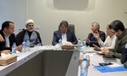 در نشست مجمع نمایندگان استان کرمان با استاندار، ضمن بررسی راهکارهای حل مشکلات کلان استان، بر ضرورت حمایت از صنایع شرق و ساماندهی بازار محصولات کشاورزی تاکید شد